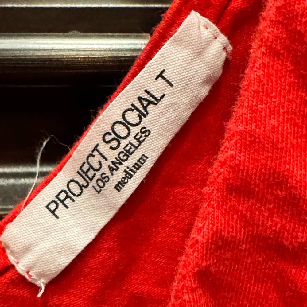 Project social red crop top MEDIUM - Picture 3 of 3